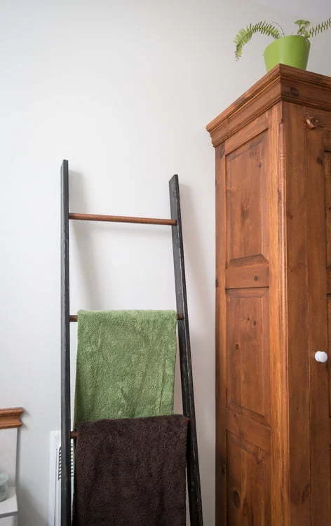 Ladder | DIY | Easy | $100 Room Challenge | Heater | Bathroom | Home Decor | Towels 
