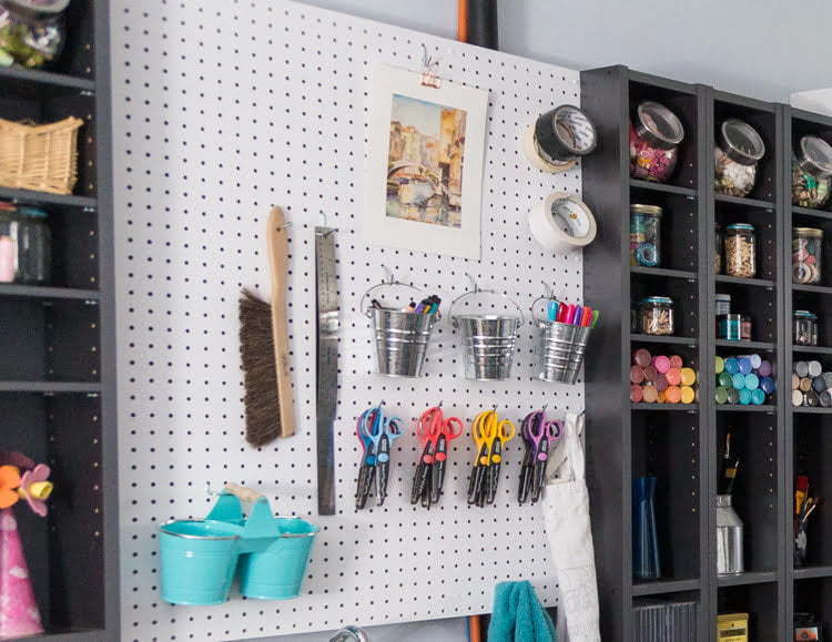 Craft room makeover | Craft room organization | pegboard | wine crates shelves | IKEA desk | DIY | Home Decor | Tutorial