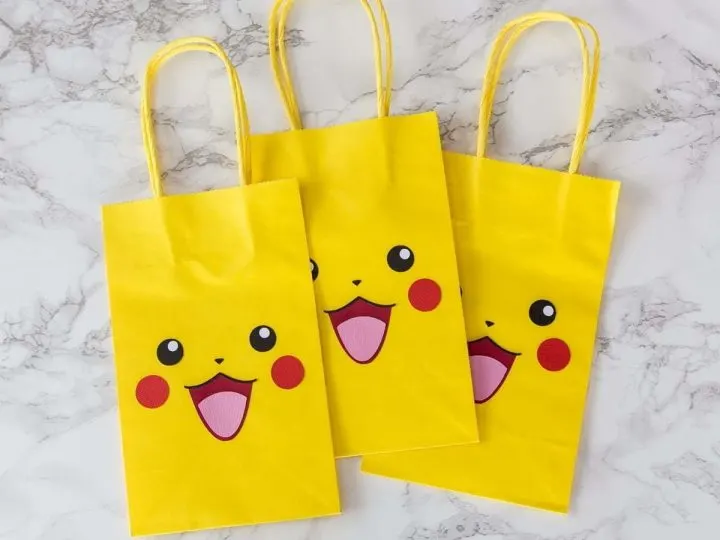Pikachu party bags | party favors | Silhouette | Easy DIY | Sacs surprises | Fête | Pokémon |
