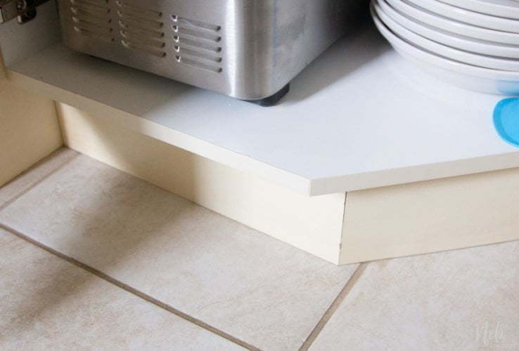 Comment enlever les butoirs collants des portes d'armoires NeliDesign