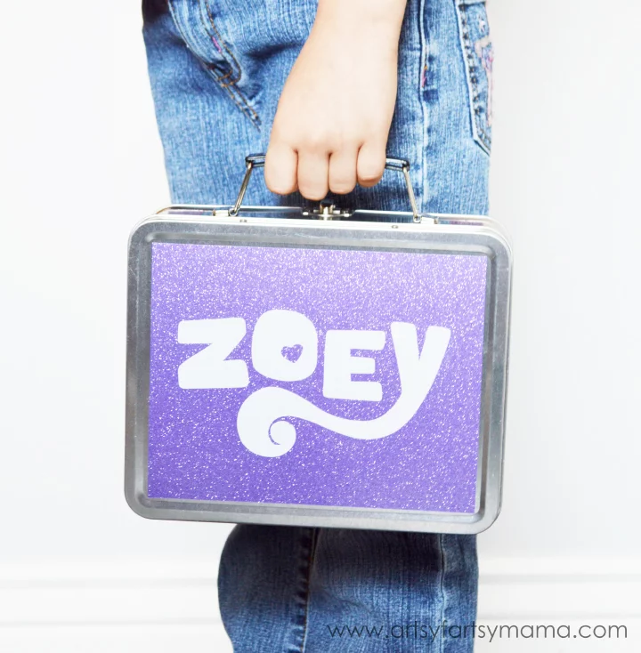 Make school labels: Metal lunch box with the name Zoey