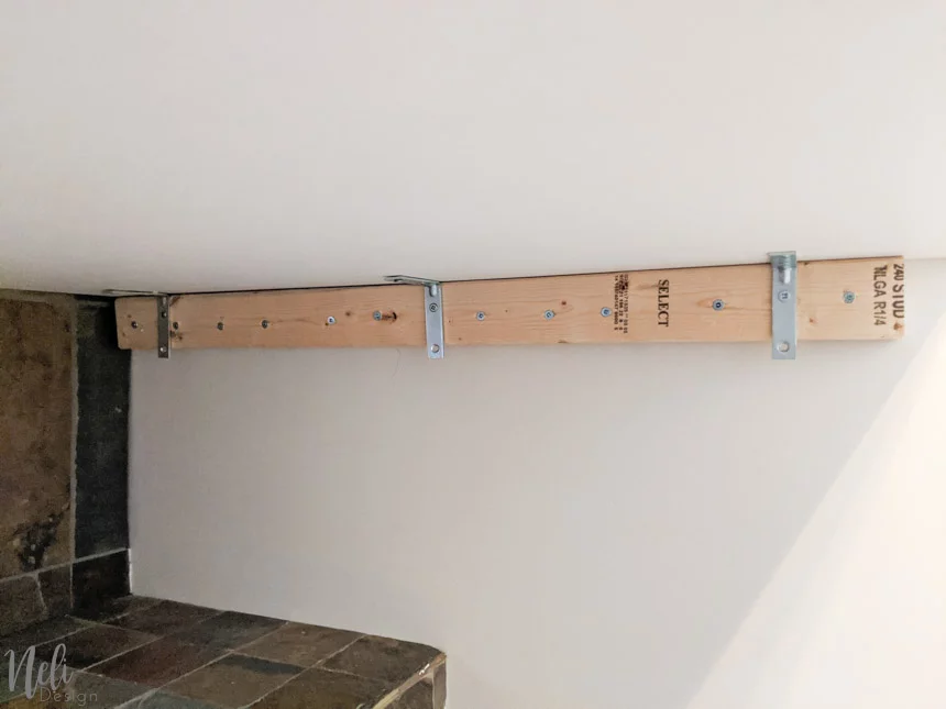 Large L brackets to fix the DIY craft table