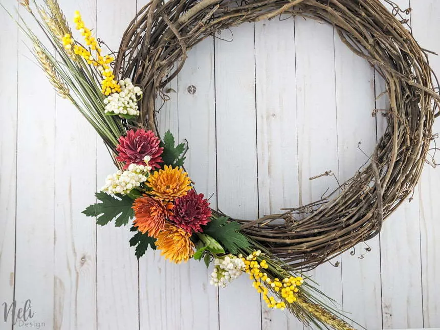 The wreath with the DIY chrysanthemum paper flowers.