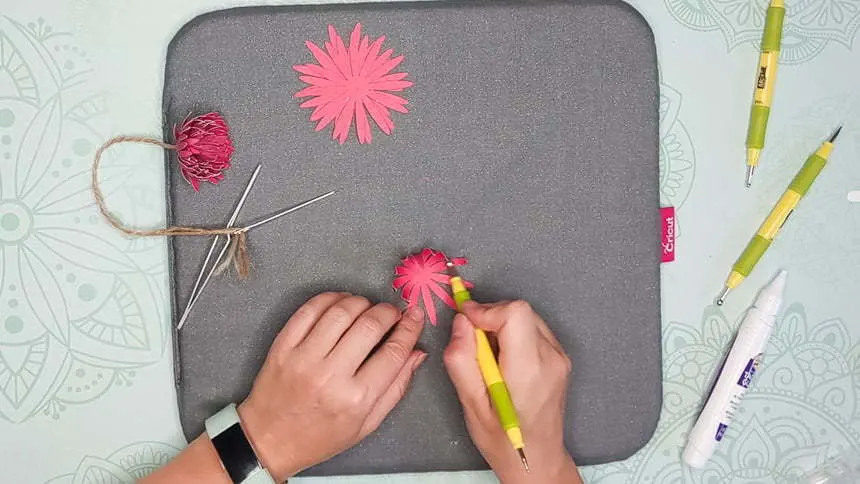 Applying pressure with the blossom tool from the extremity of the petal to make the DIY paper Chrysanthemum