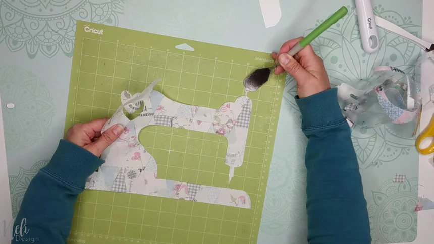 Remove with the spatula to make a frame with fabric scraps and your Cricut.