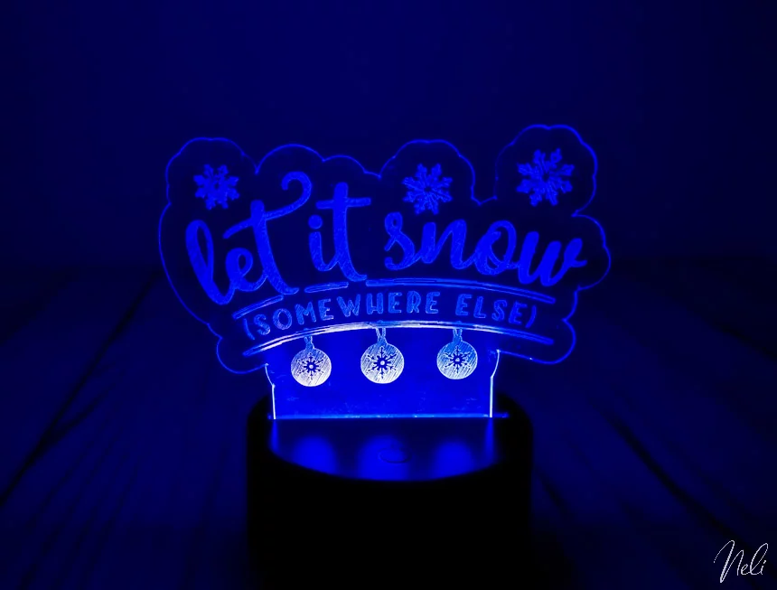 lampe DEL avec de la gravure indiquant "Let it snow somewhere else)